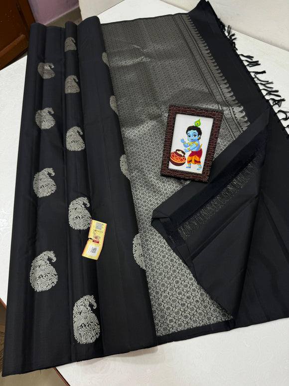 Kamini , Black Shade Pure Kanchipuram handloom silk borderless Saree with buttas -SACHI001BS