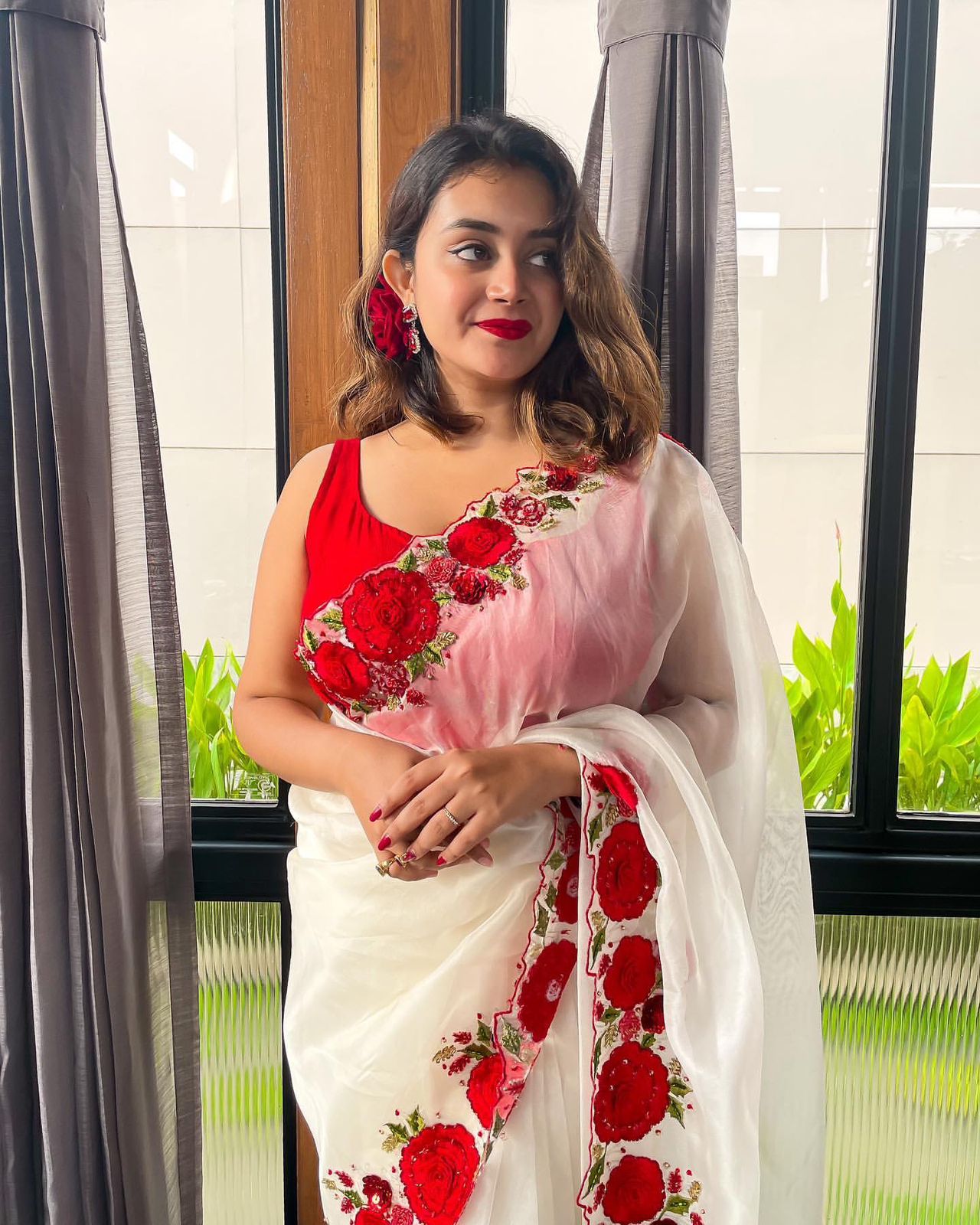 White & Red Roses 2024 Saree