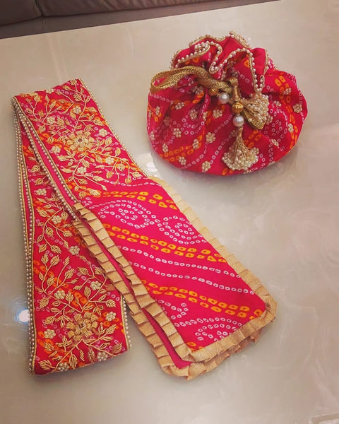 4 Interesting Ways To Pack A Saree - Threads - WeRIndia | Wedding gifts  packaging, Bridal gift wrapping ideas, Wedding gift wrapping