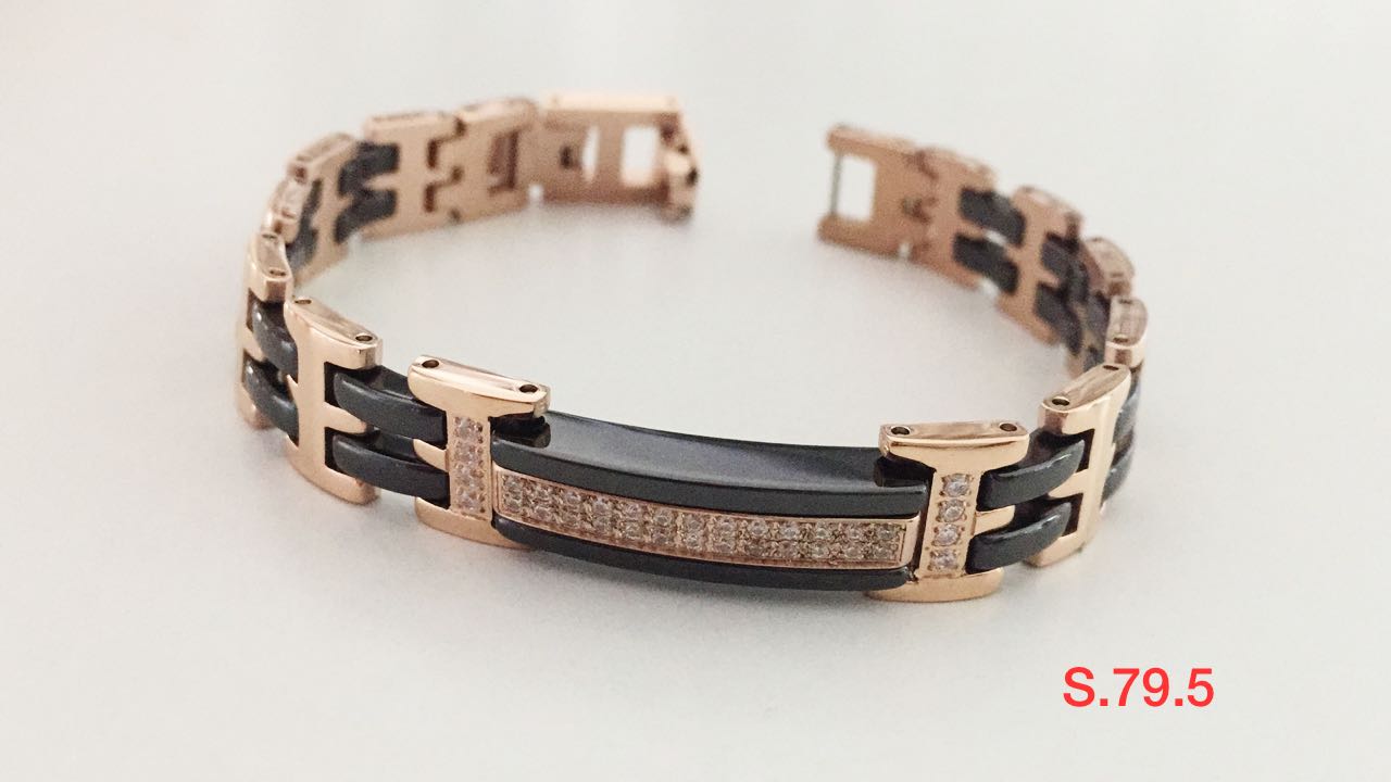 Beautiful Gold Bracelet with black centre stone -