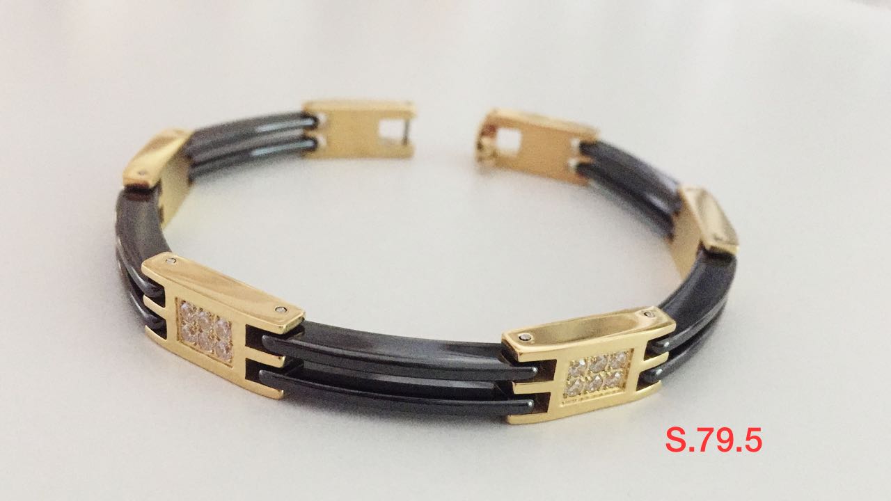 Flat golden bracelet with black rope and metal effect 